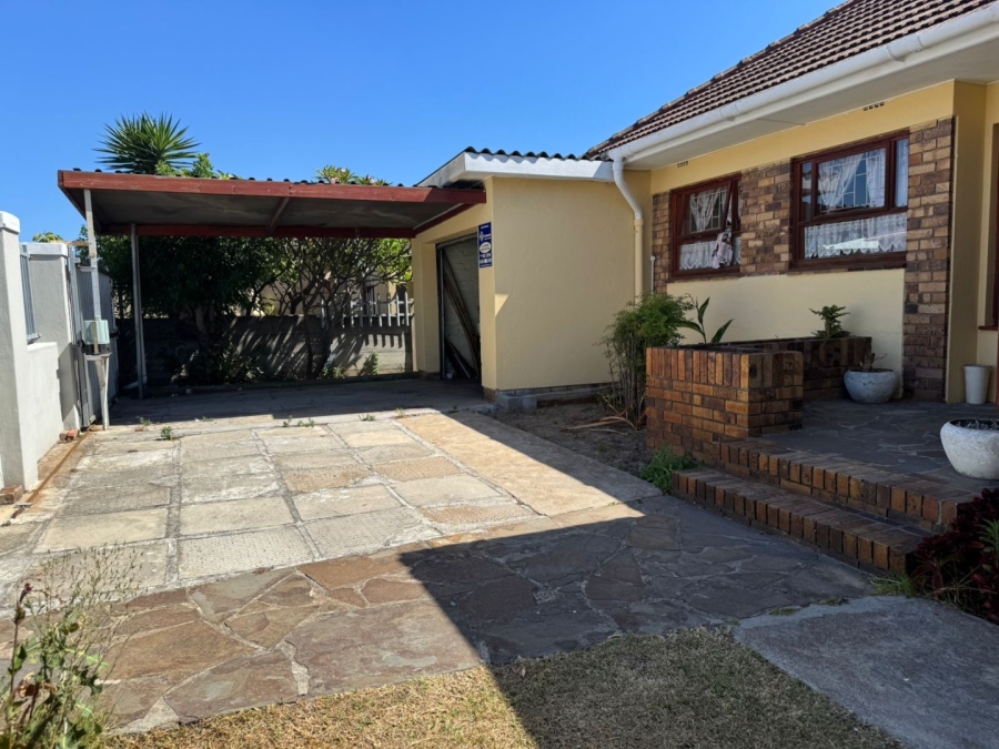 4 Bedroom Property for Sale in Glenlilly Western Cape